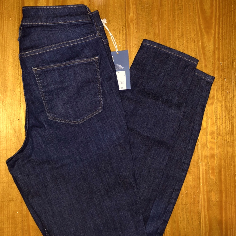 NWT Universal Thread 6